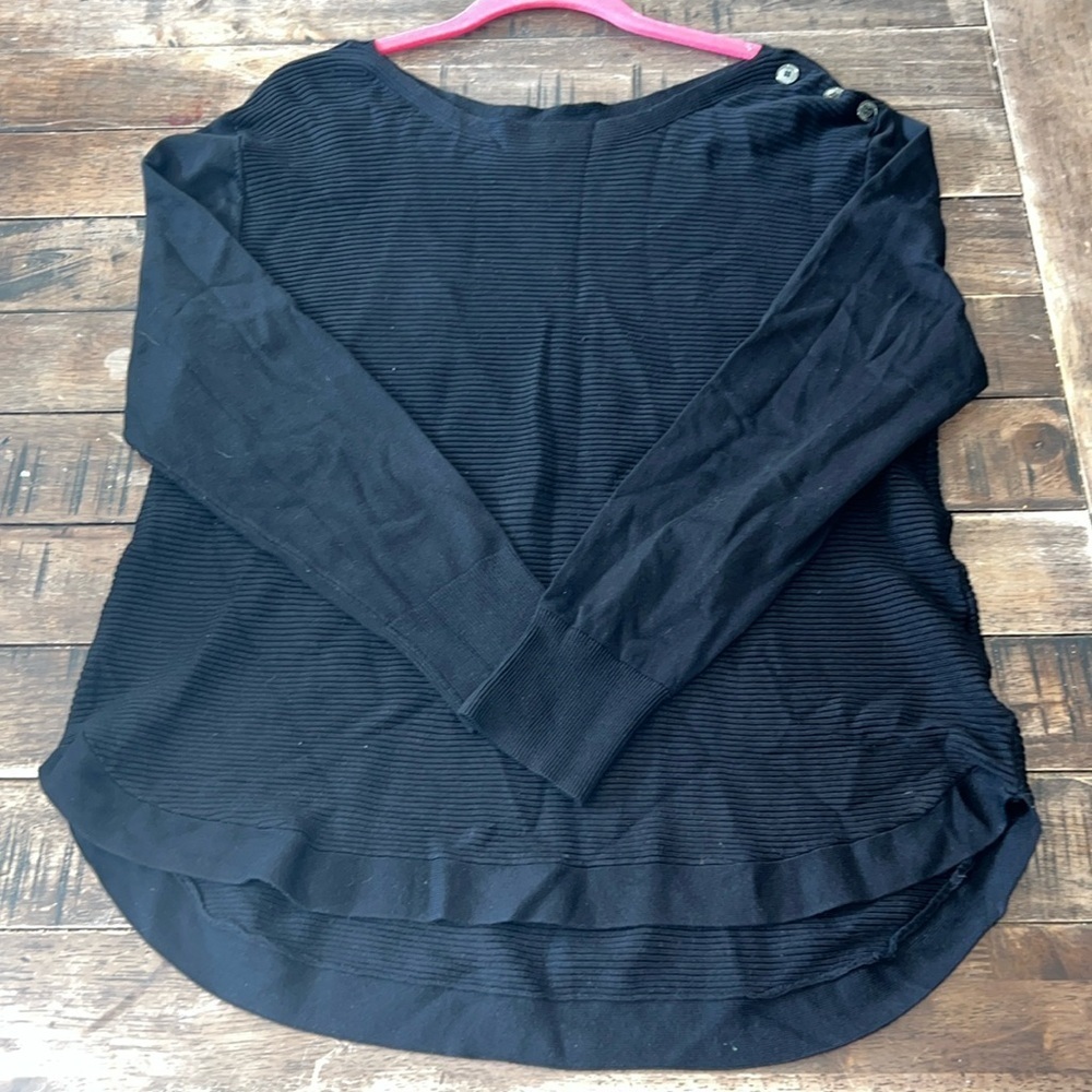 Jones New York Large Ribbed Oversize Top with 3 Button Shoulder Detail